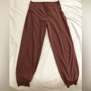Vuori Daily Jogger in Terracotta Medium